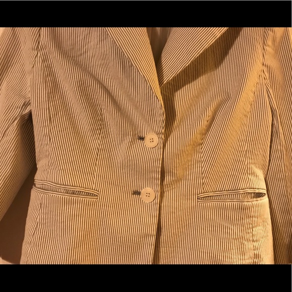 The Limited grey & white seersucker jacket in 6 - Picture 2 of 7